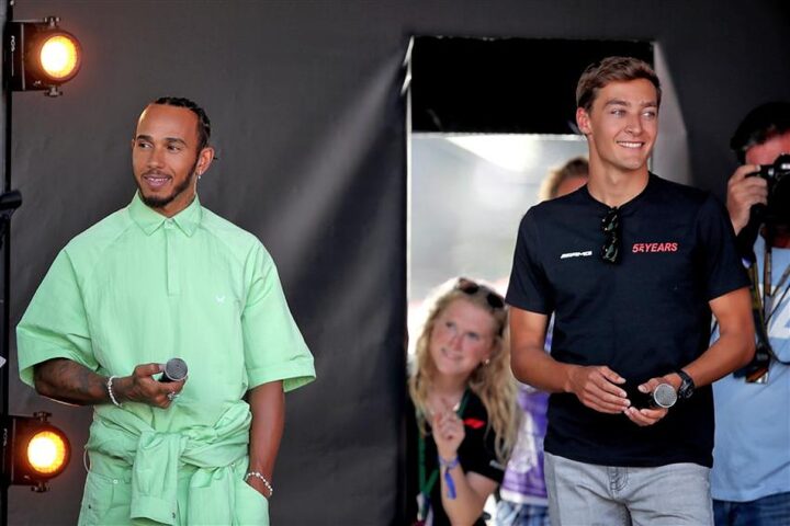 Seven-time F1 champion Lewis Hamilton has jumped to the defence of his Mercedes team-mate, George Russell.