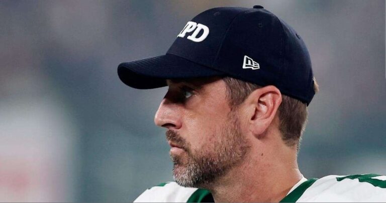 Aaron Rodgers provides  injury update and clarifies his stance on the Jets’ future