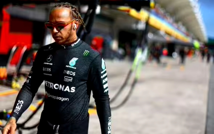 “Lewis Hamilton delivered a strongly-worded message to his team’s engineers” following Brazil Sprint.