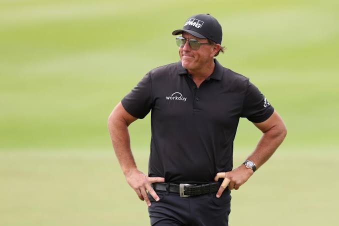 Phil Mickelson implodes at Masters as LIV Golf star makes brutal four-putt