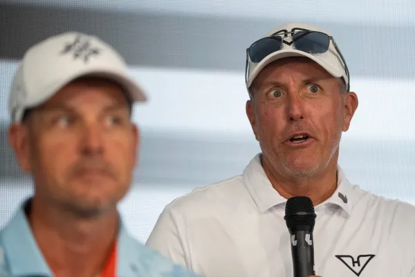 Phil Mickelson emphatically shuts down reporter over LIV Golf question