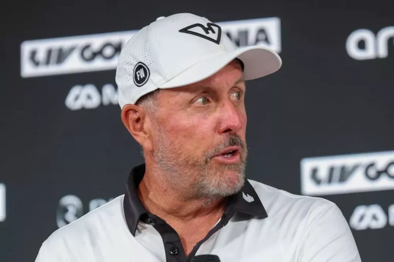 Phil Mickelson makes his feelings clear on $3.6M win as problem arises