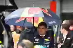 La reacción por radio de Max Verstappen lo dice todo mientras se suspende el Gran Premio de Bélgica.